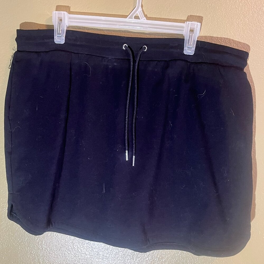 Weekends by Chico Size 3 Black Mini Skort